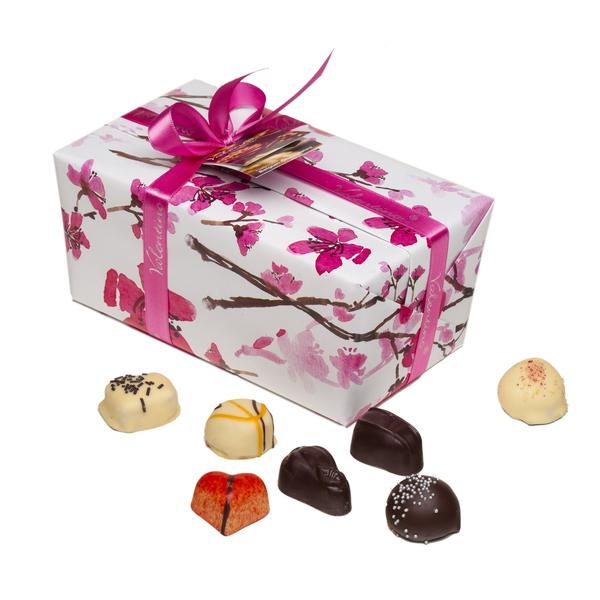 Луксозен шоколадов подарък за всеки повод, пролетен балотин. Ръчно приготвен белгийски шоколад. Перфектен подарък за всеки празник