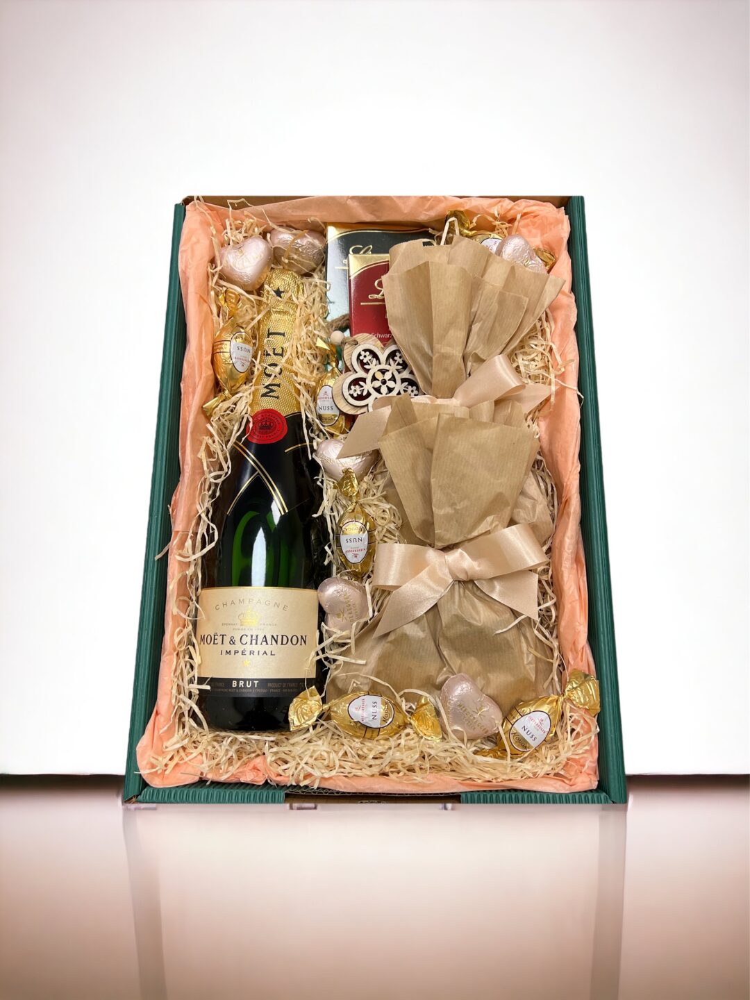 Подаръчна кутия с шампанско Моет