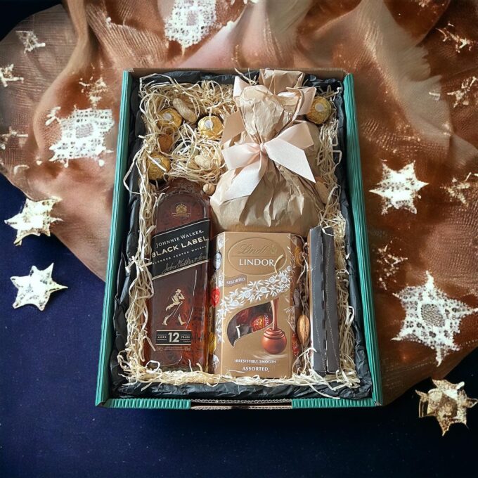 Подаръчна кутия за него, уиски, ядки и шоколад.