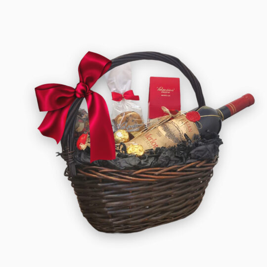 Подаръчна кошница с ръчен белгийски шоколад и вино.