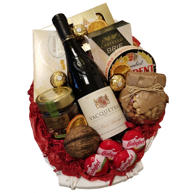Подаръчна кошница с френско вино, сирене и шоколад. За всеки повод.