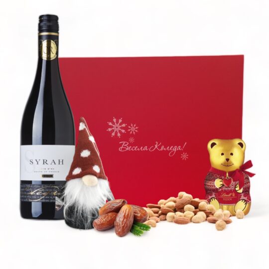 Коледна подаръчна кутия с вино, ядки и шоколад.
